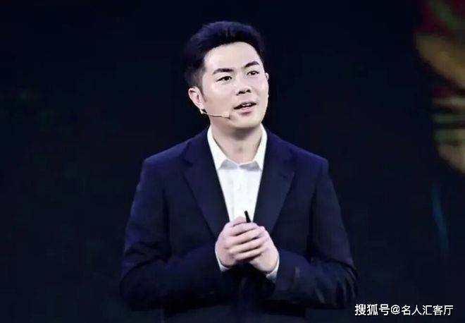 名人汇客厅｜霸王茶姬：张俊杰从孤儿到百亿茶饮的逆袭和爱情